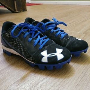 Boys Underarmor baseball cleats